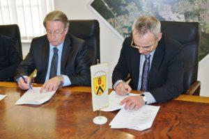 Podpis pogodbe za gradnjo dodatnih prostorov šole v Komendi1